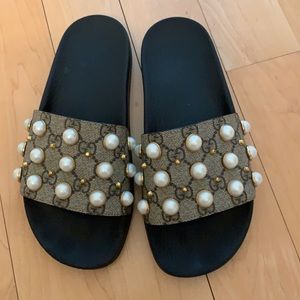 Gucci slip on sandals